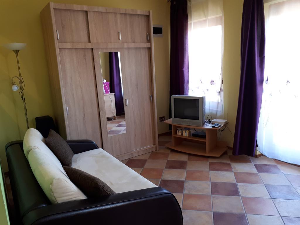 Rozmaring Apartmanok Gyula Exterior foto