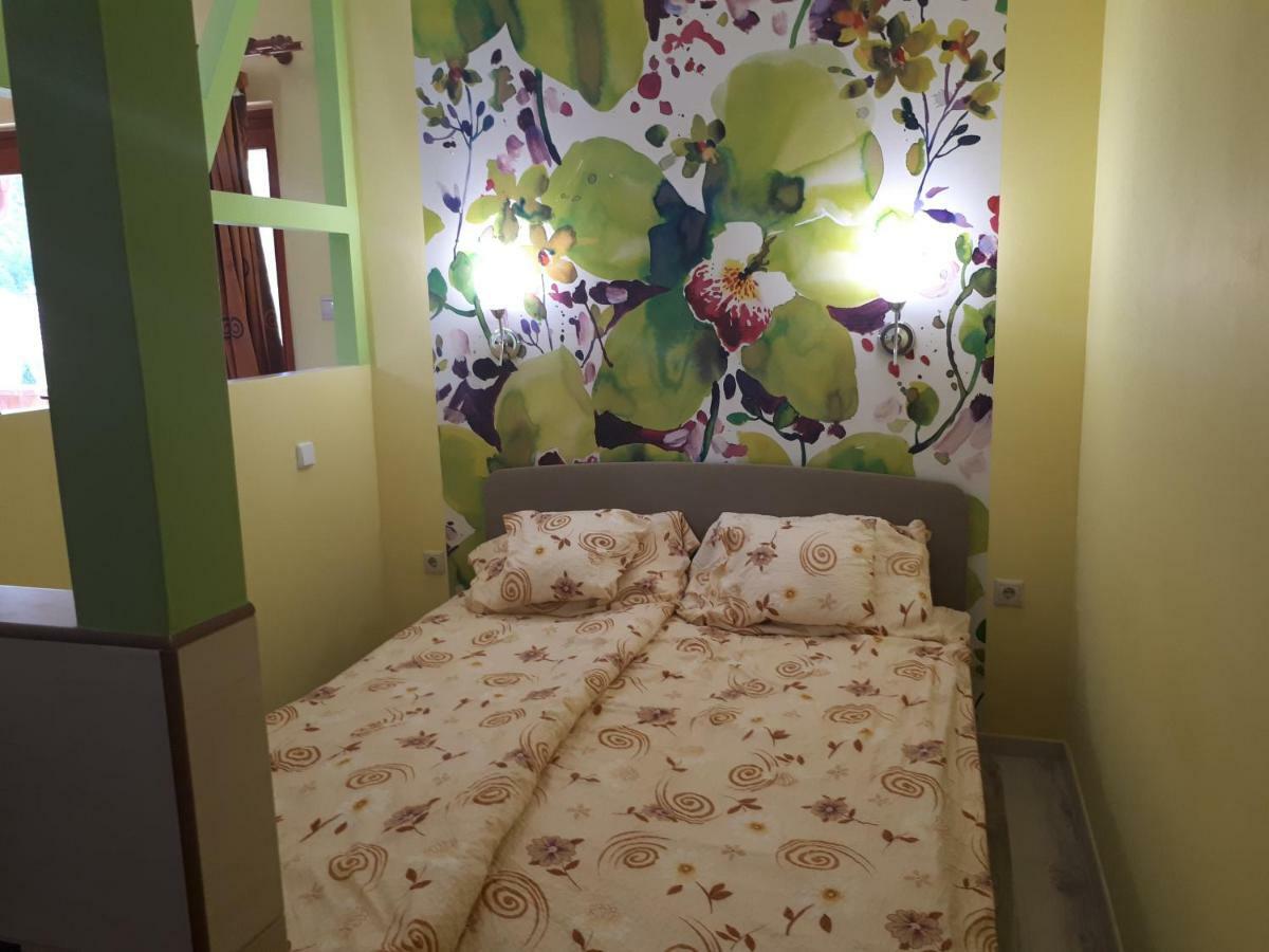 Rozmaring Apartmanok Gyula Exterior foto